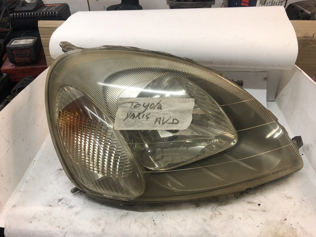 phare avant Toyota Yaris avant droit année 2004