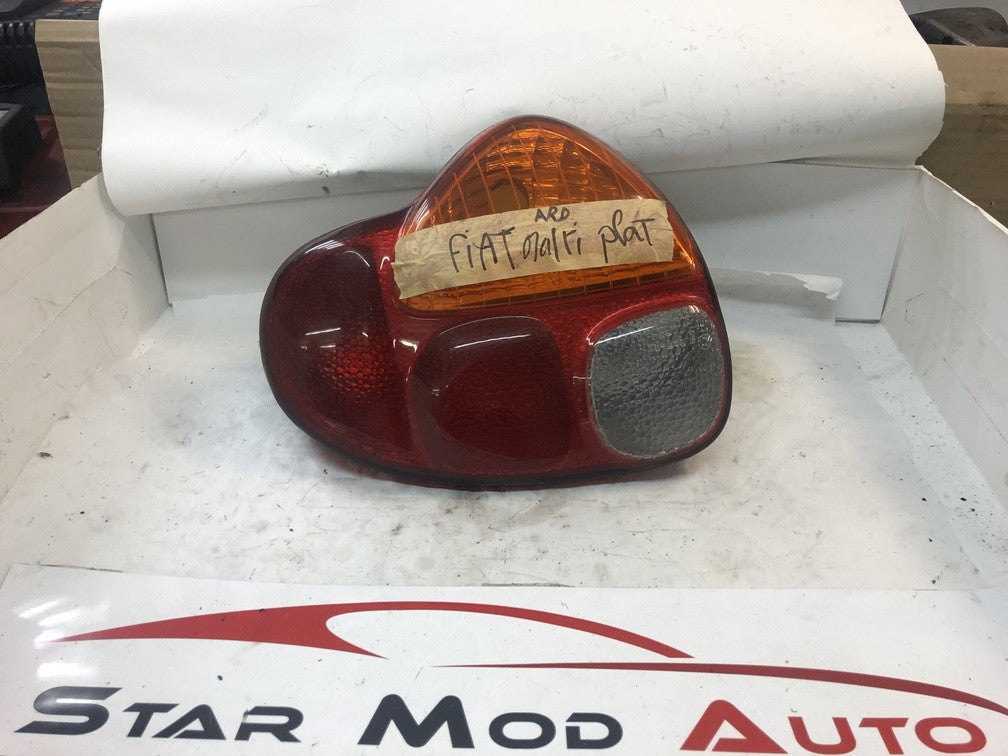 feux arrières gauche et droit fiat multipla année 2002