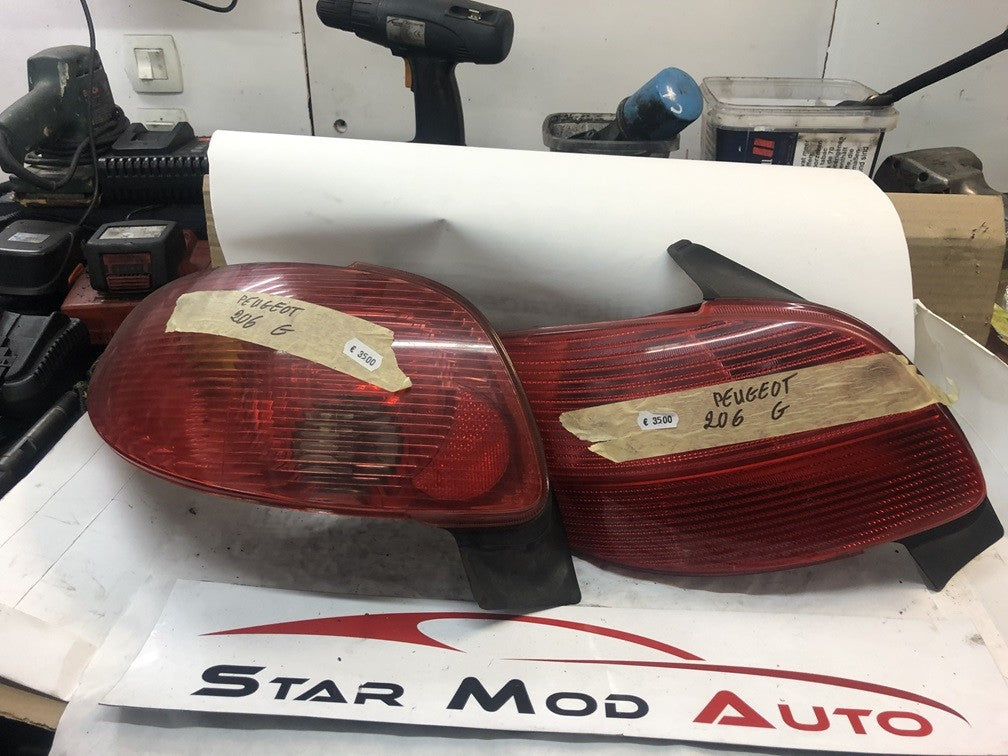 feux arrières gauche et droit  Peugeot 206 année 2003