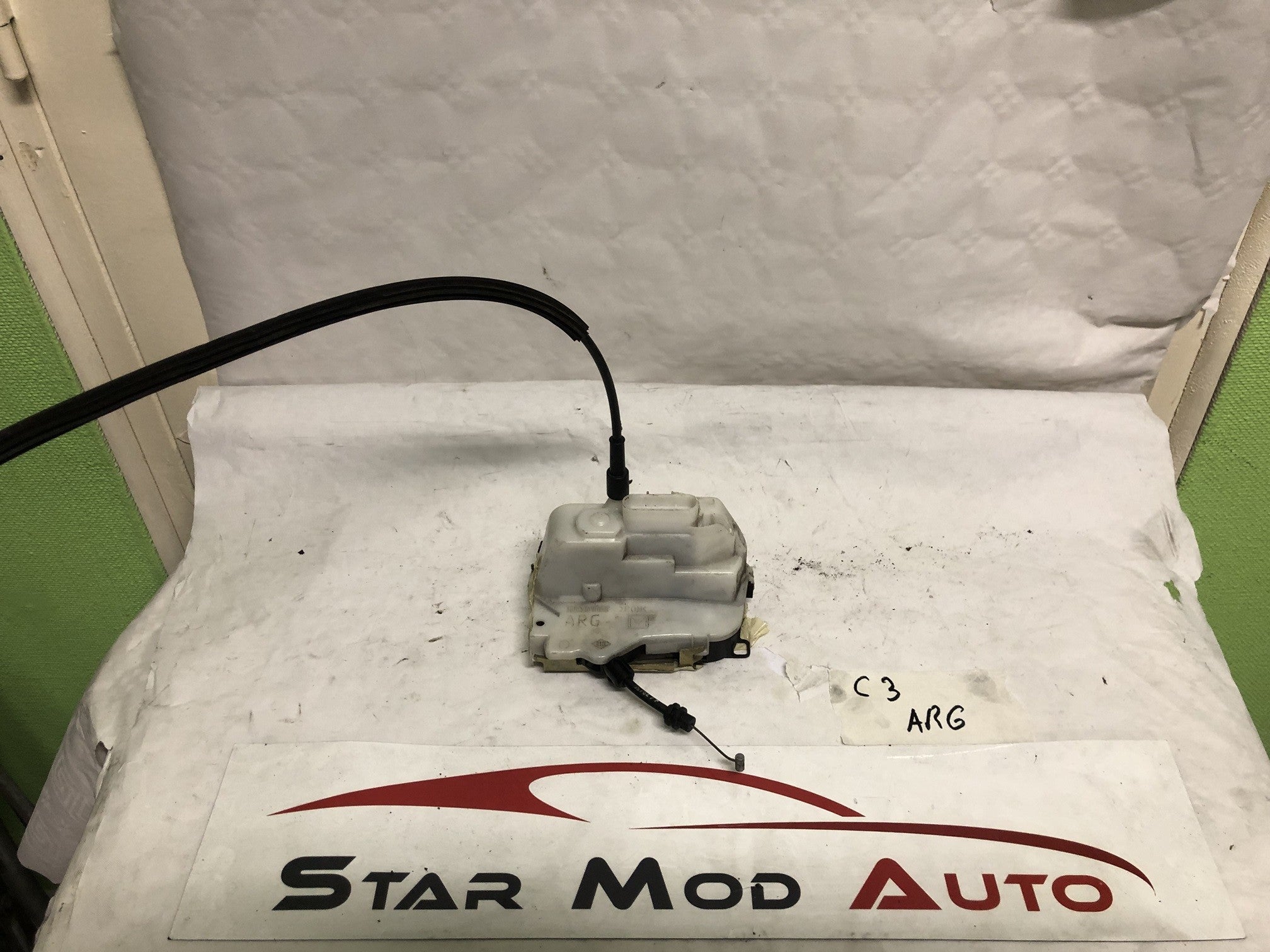 serrure de porte arrière gauche   Citroën c3 année 2006