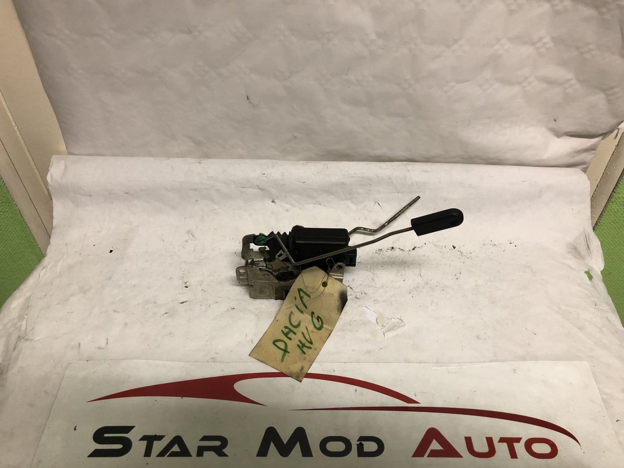 serrure de porte avant gauche Dacia Sandro année 2006