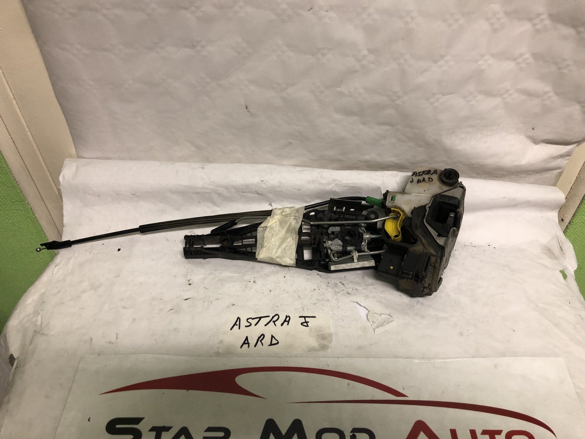 serrure de porte arrière droit Opel Astra j année 2012