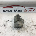 charnière de porte avant droit Peugeot 207  année 2007