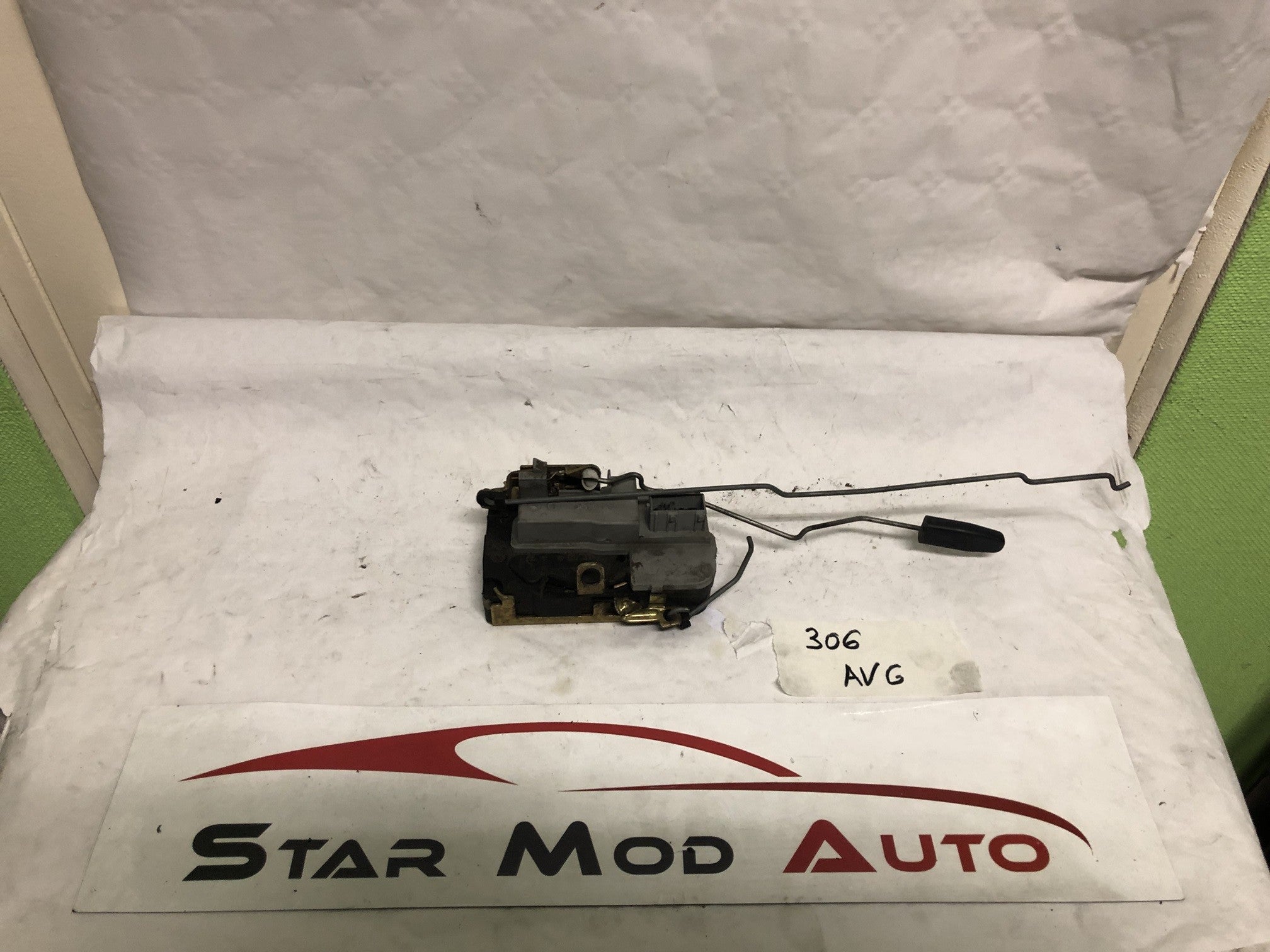 serrure de porte avant gauche Peugeot 306 année 2002