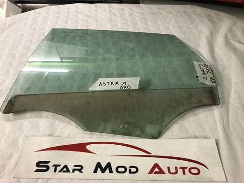 glace de porte arrière droite Opel Astra j 2012
