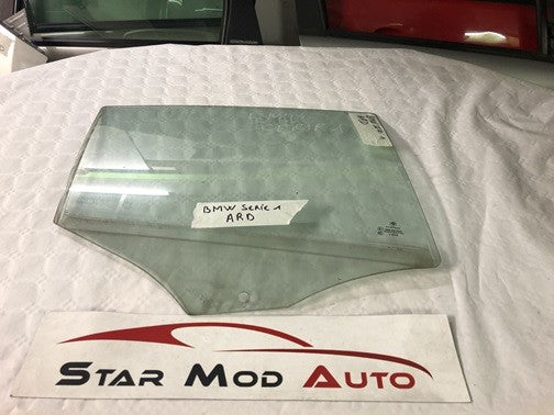 glace de porte arrière droite Bmw série 1 2008