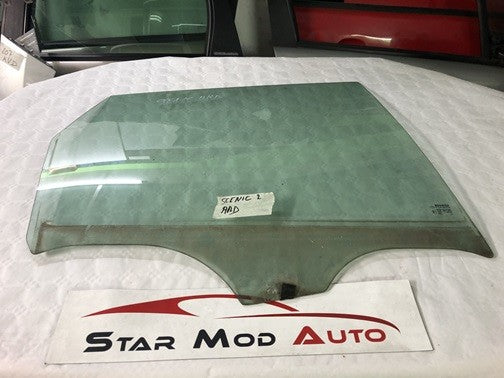 glace de porte arrière droite Renault Scénic 2 2008