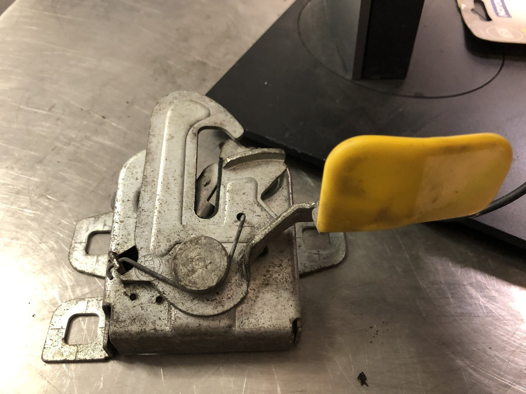 serrure de capot Peugeot boxer 2012