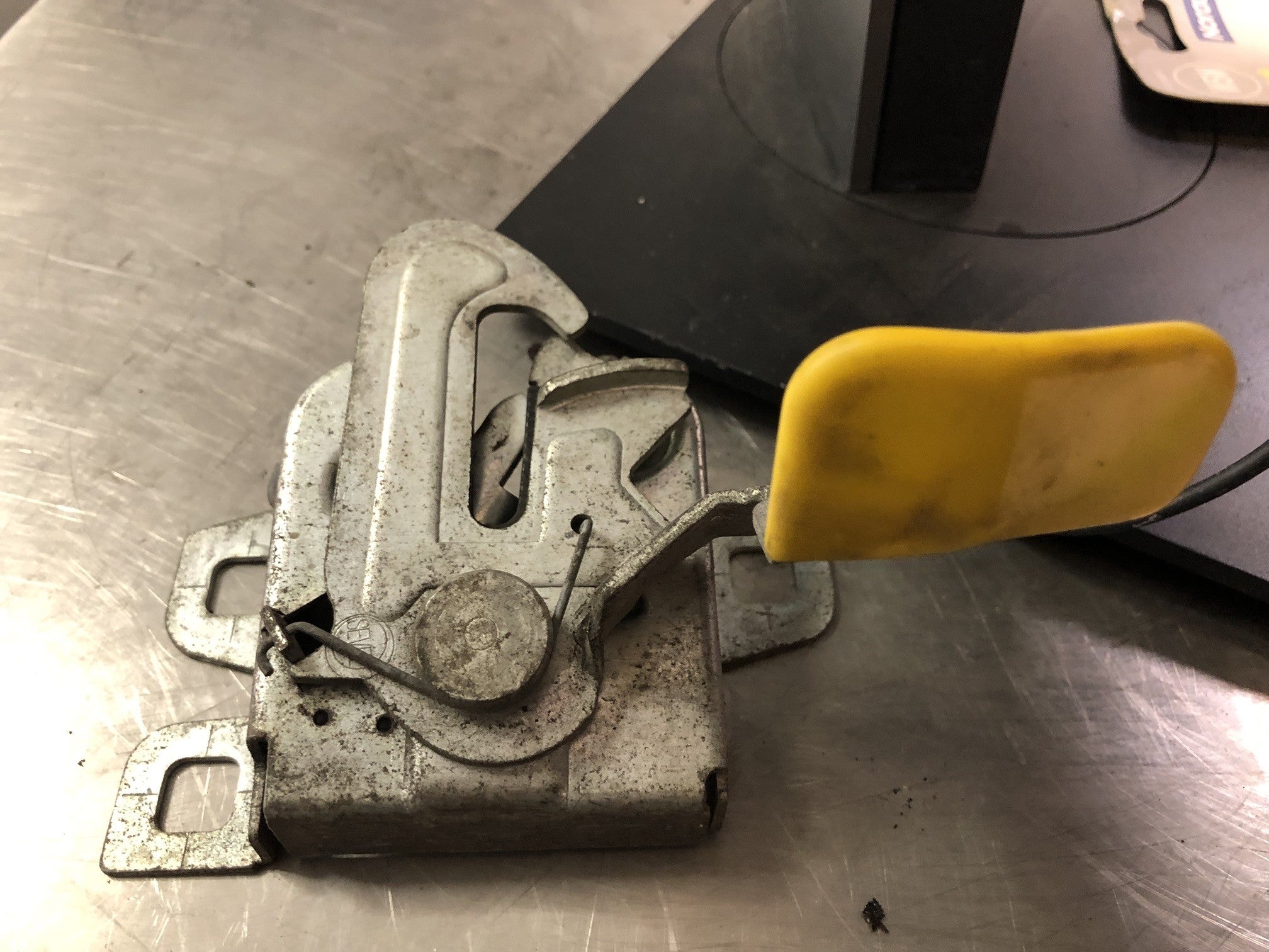 serrure de capot Peugeot boxer 2012