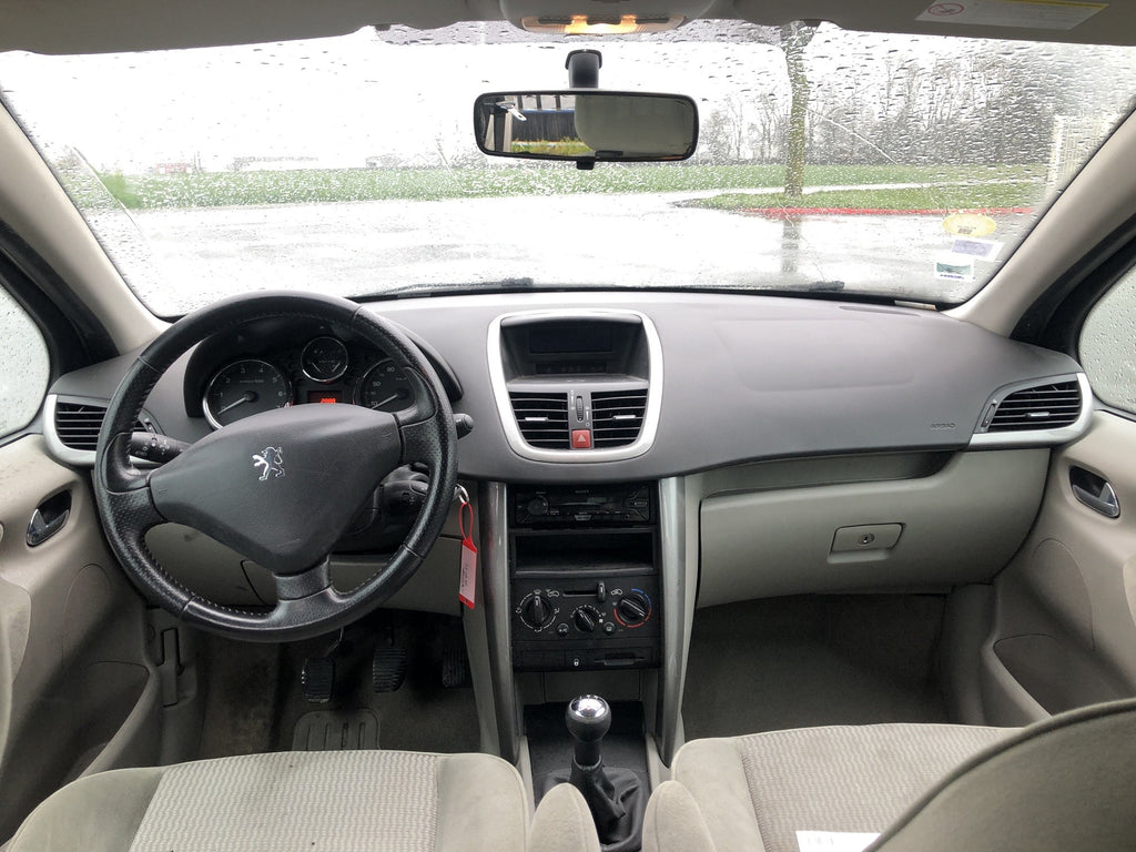 Peugeot 207 1.4 essence 95 cv année 2007 5 portes