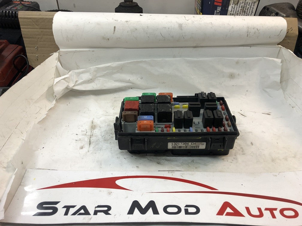 boitier fusible Opel corsa d 1.3 90 cv cdti année 2007