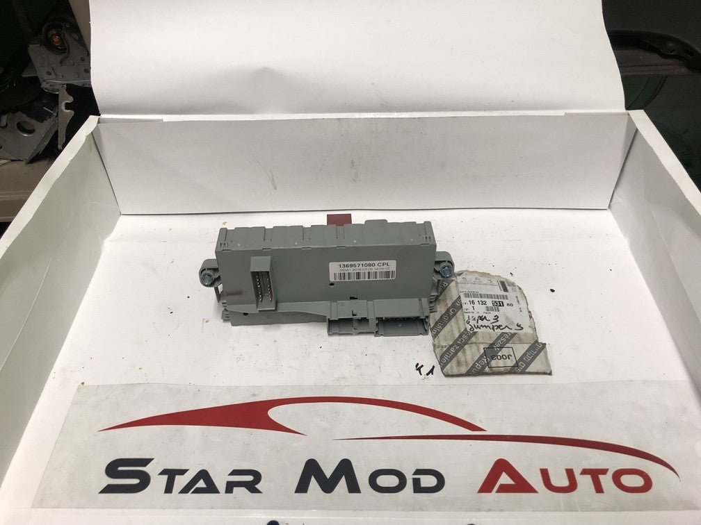 boitier fusible Peugeot Citroën neuf réf 161325380