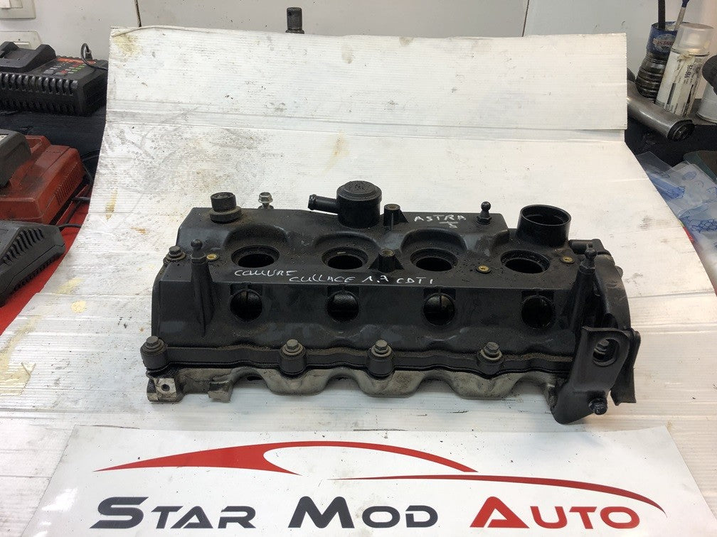 couvre culasse Opel Astra j 1.7 cdti 2011