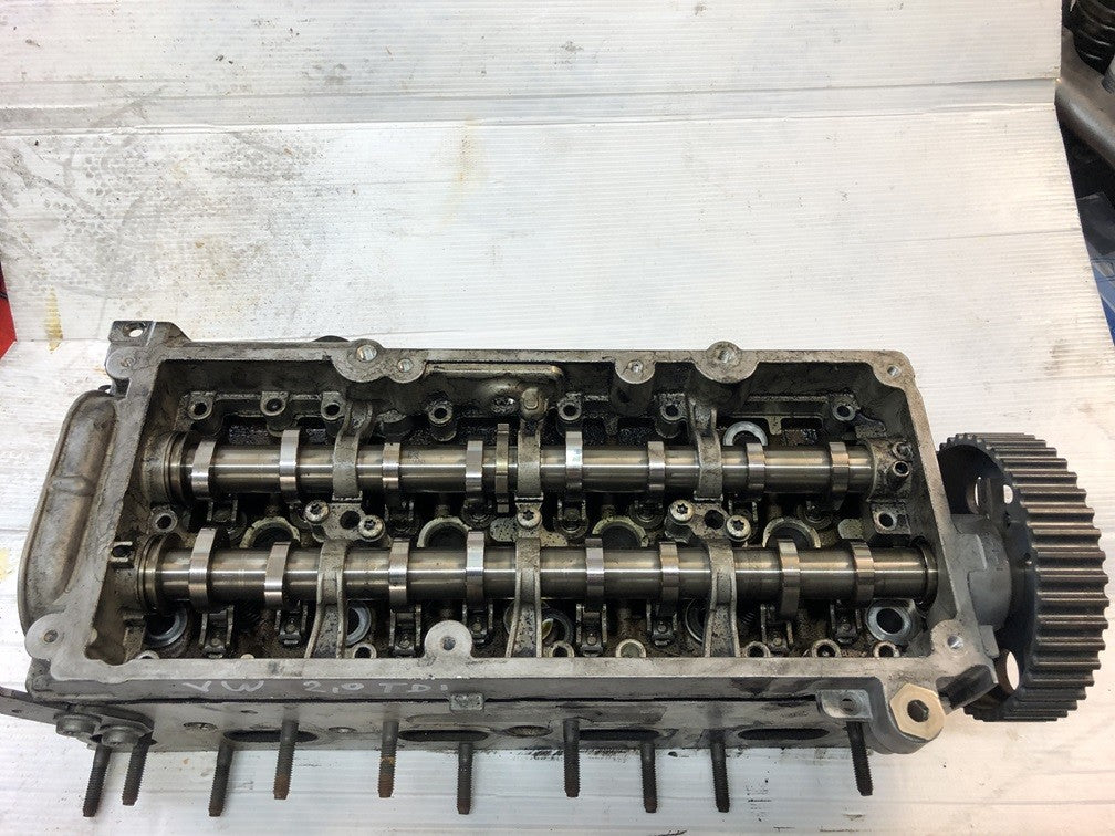 culasse moteur Audi Volkswagen 2.0 tdi 140 cv 2010