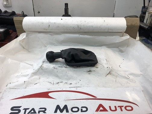 pommeau de vitesse Peugeot 207 année 2007