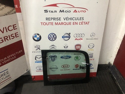 glace ail arrière gauche Citroën Berlingo 1.9 d 2001