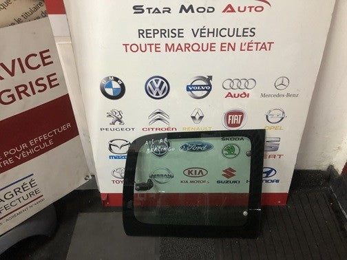 glace ail arrière droit Citroën Berlingo 1.9 d 2001