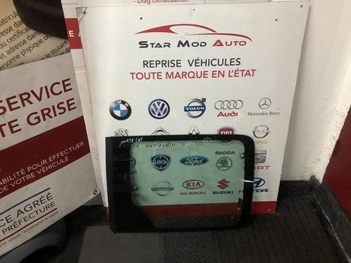 glace latérale avant droite Citroën Berlingo année 2001