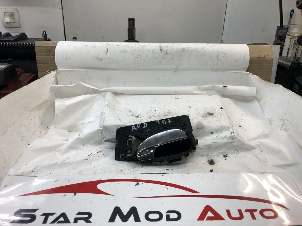 poignée d ouverture de porte intérieure avant droite Peugeot 307 année 2003