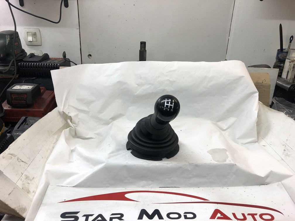 pommeau de vitesse Ford Fiesta 5 année 2007