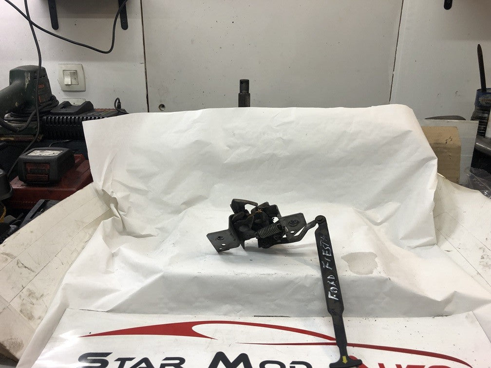 serrure de capot Ford fiesta 5 année 2005