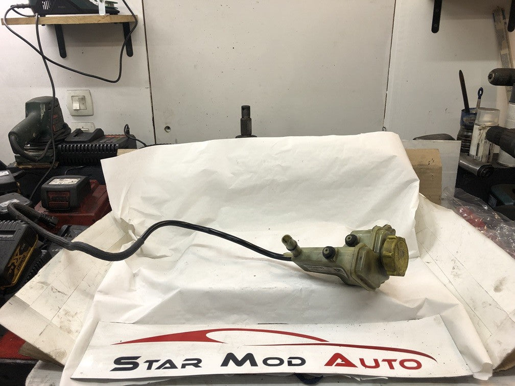 réservoir de liquide de direction assistée Ford fiesta 5 année 2007