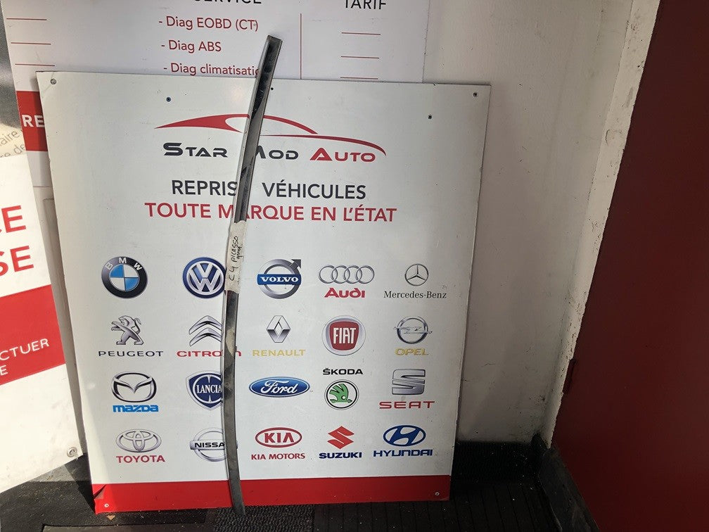 baguette de par choc arrière chromé Citroën c4 Picasso 7 place 2007