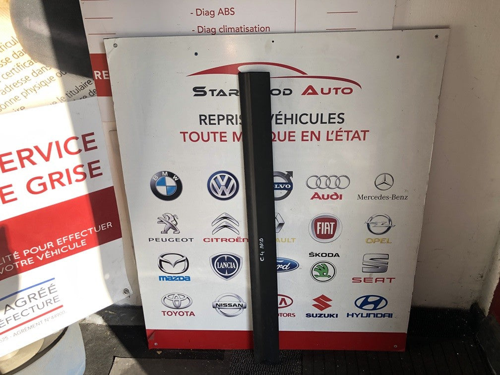 baguette de porte avant droite Citroën c4 berline année 2008