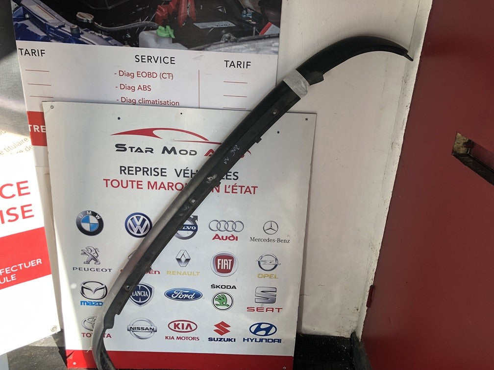 crosse de par choc arrière Peugeot 206 phase 2 année 2005