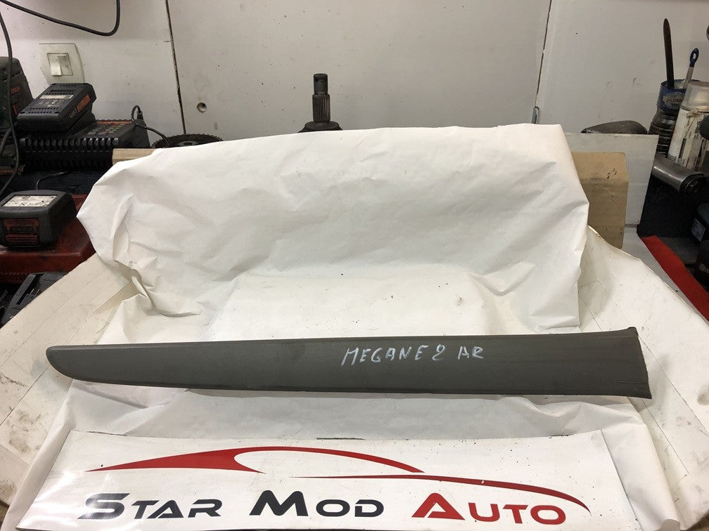 baguette arrière droite Renault Megane 2 année 2005