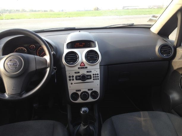 Opel Corsa 1.2 Essence 5 portes