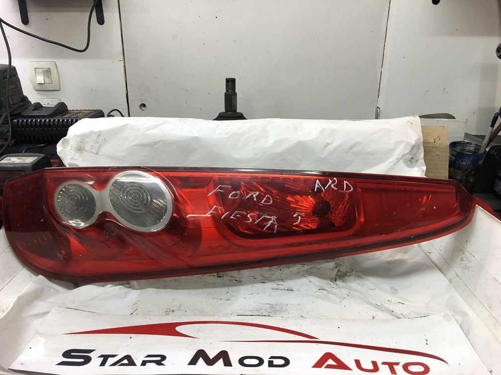 feux arrière droit Ford fiesta 5 année 2007