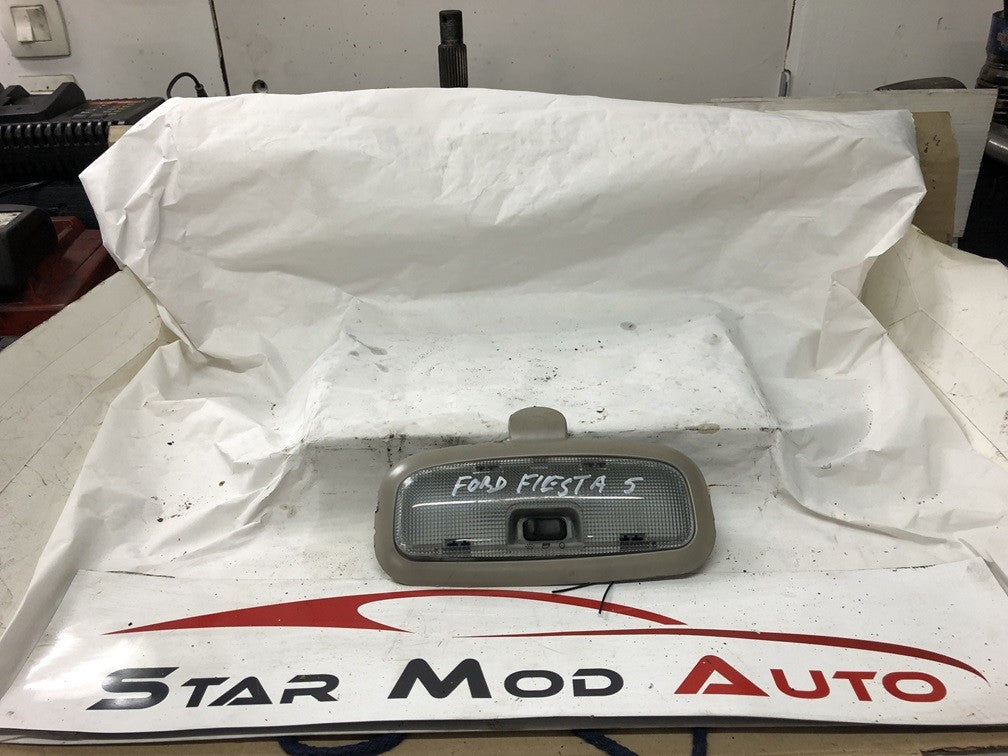 éclairage de plafonnier avant Ford fiesta 5 1.4 tdci 5 portes année 2007