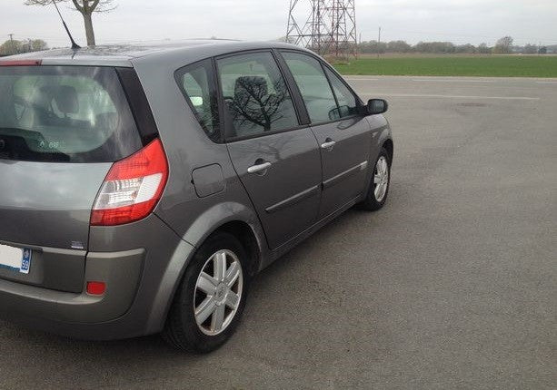 Renault Scenic 1.5 DCI 106 ch