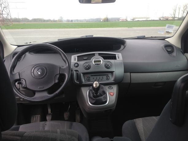 Renault Scenic 1.5 DCI 106 ch