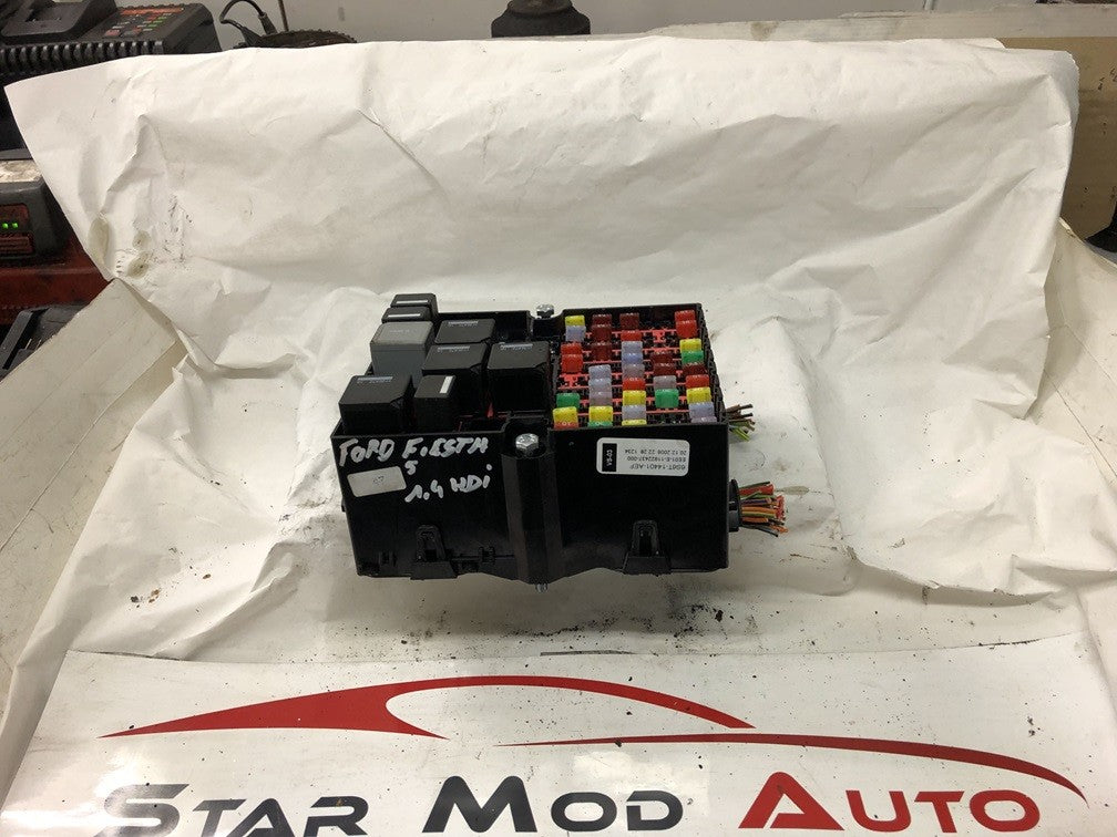 boite a fusible compartiment moteur Ford fiesta 5 1.4 tdci année 2007