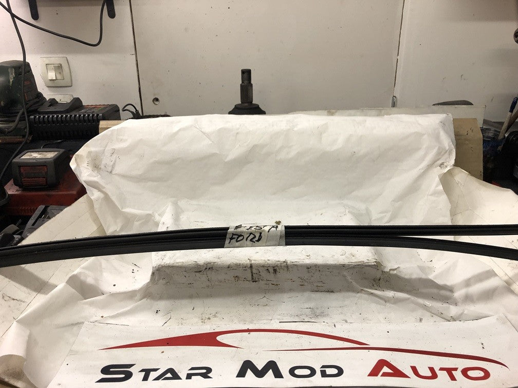 baguette de parebrise avant Ford fiesta 5 année 2007