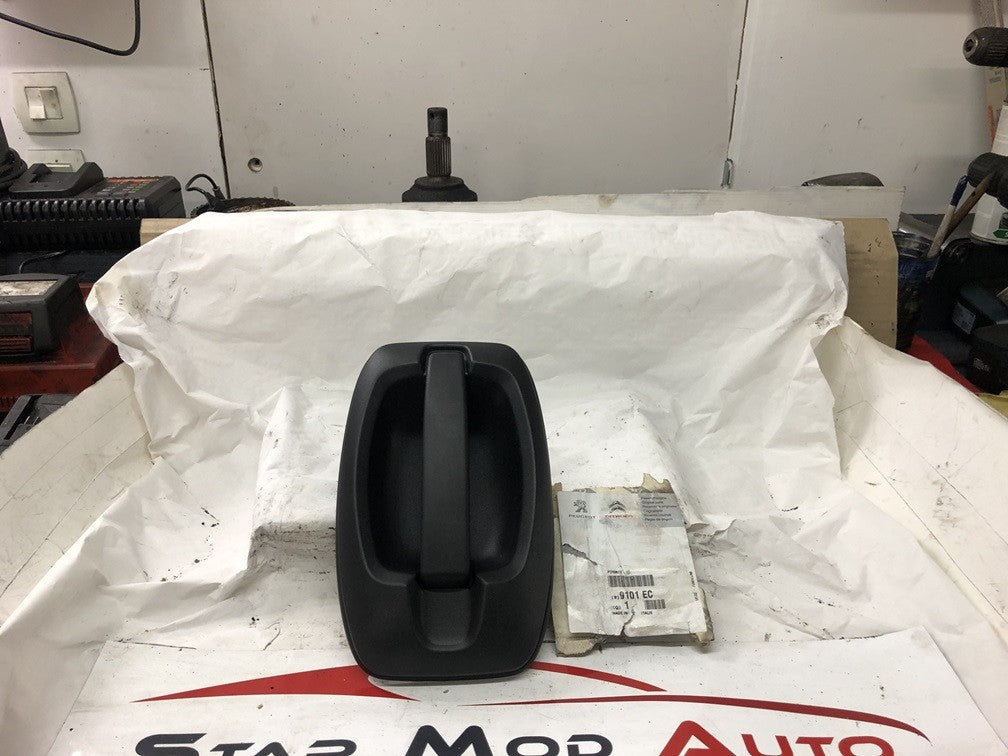 poignée d ouverture de porte extérieure avant droite Peugeot boxer année 2008