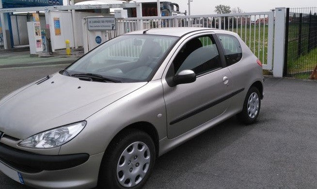 PEUGEOT 206 1.4 ESSENCE 75 CV 145000 km 2005