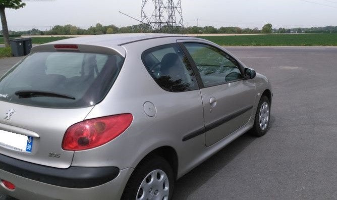 PEUGEOT 206 1.4 ESSENCE 75 CV 145000 km 2005