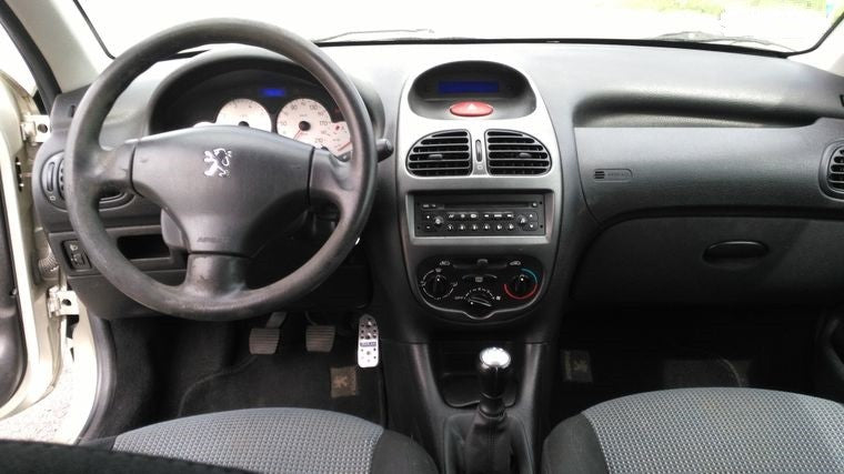PEUGEOT 206 1.4 ESSENCE 75 CV 145000 km 2005