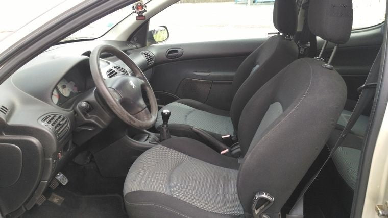 PEUGEOT 206 1.4 ESSENCE 75 CV 145000 km 2005