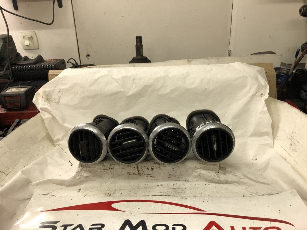 grille d'aération tableau de bord Audi a 3 8p année 2010