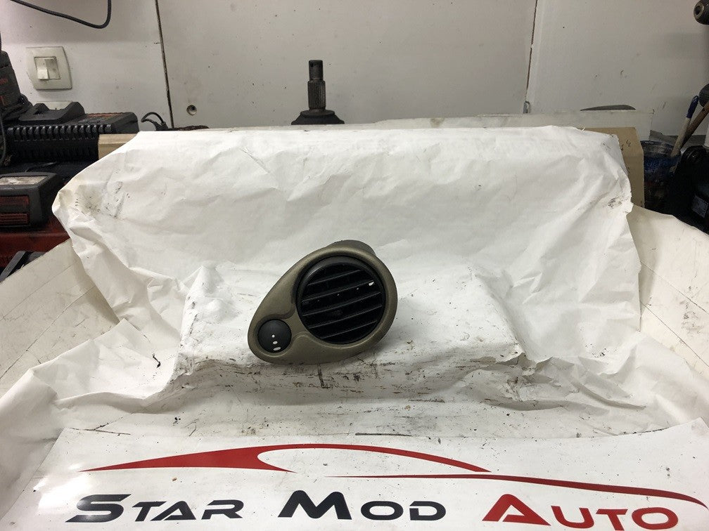 grille d aération tableau de bord Renault Clio 3 phase 1