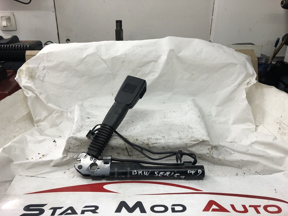 prétensionneur de ceinture de sécurité avant droit Bmw série 1