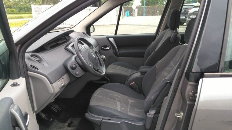 Renault Scenic 1.5 dCi 106 ch 06/2005 boîte 6 