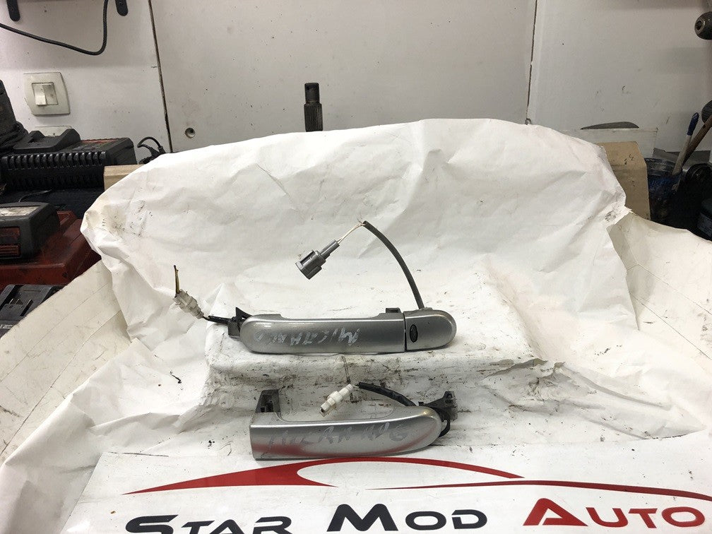 poignée d ouverture de porte extérieure Nissan Micra mk12 année 2004
