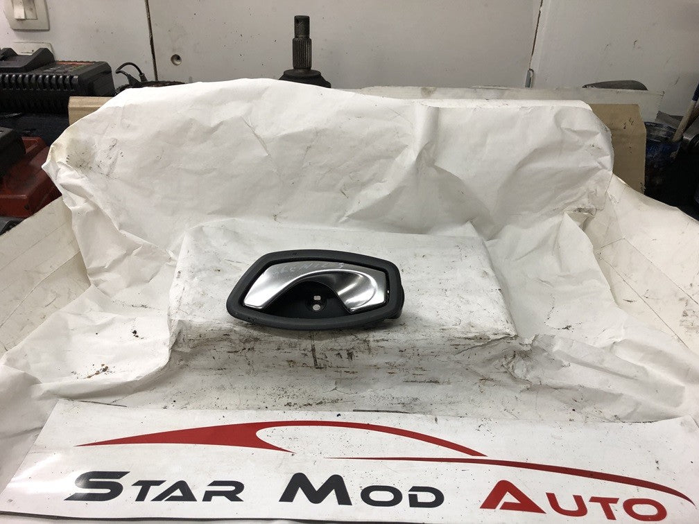 poignée d ouverture de porte intérieure avant droite Renault Scénic 3