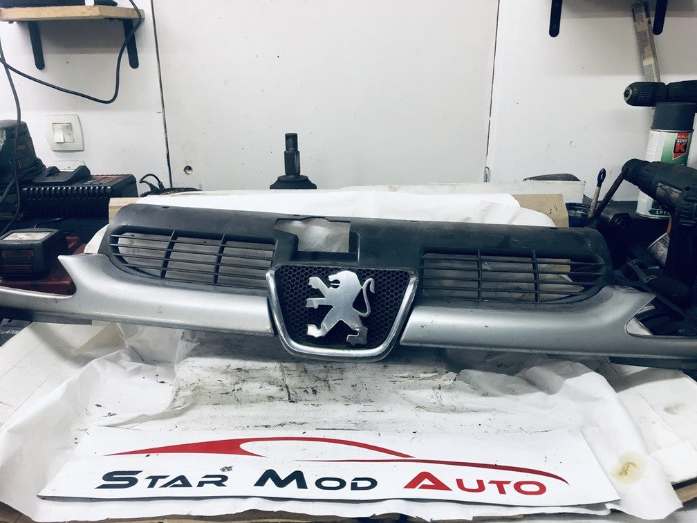 calandre avant Peugeot 206 phase 1 année 2003 gris métal