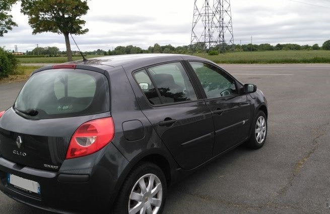 Renault Clio 3 1.5 dCi 68 ch 5 portes 2005 